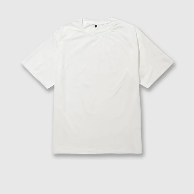 背景色を敷きシャドウを入れた白Tシャツの作例